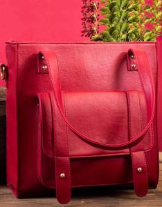 Wholesale fashion: Red Messenger Bag