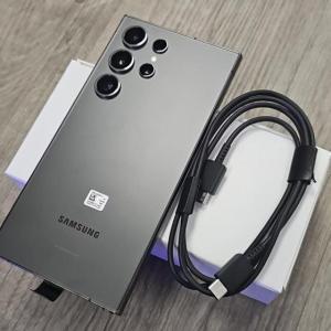 Wholesale packing box: Authentic Samsung Galaxies S24 Ultra 256GB AI Titanium Design 200MP Wide Angle Camera