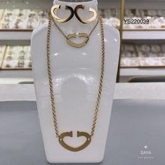 Wholesale stainless steel jewelry: Trendy Horseshoe Buckle Stainless Steel Jewelry Set 18k Gold Plated Necklace Bracelet