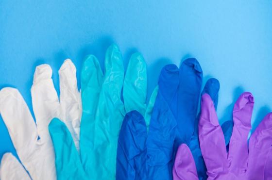 disposable examination gloves