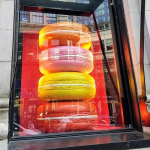 Wholesale fiberglass windows display: Macaron Fiberglass Sculpture for Retail Window Display Resin FRP  Giant Food Sculpture