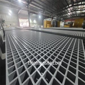 Wholesale pultruded profile: 400mm FRP-Molded Grating for A Solar Rooftop Walkway.