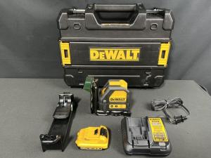 Wholesale box case: DeWalt DW088LG 12V Max Green Cross-Line Laser Level with Case New Open Box Read